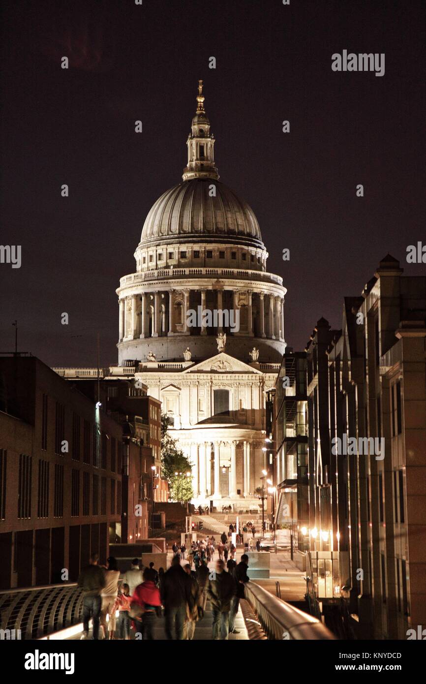 Vista notturna di San Paolo, la cattedrale, Londra Foto Stock