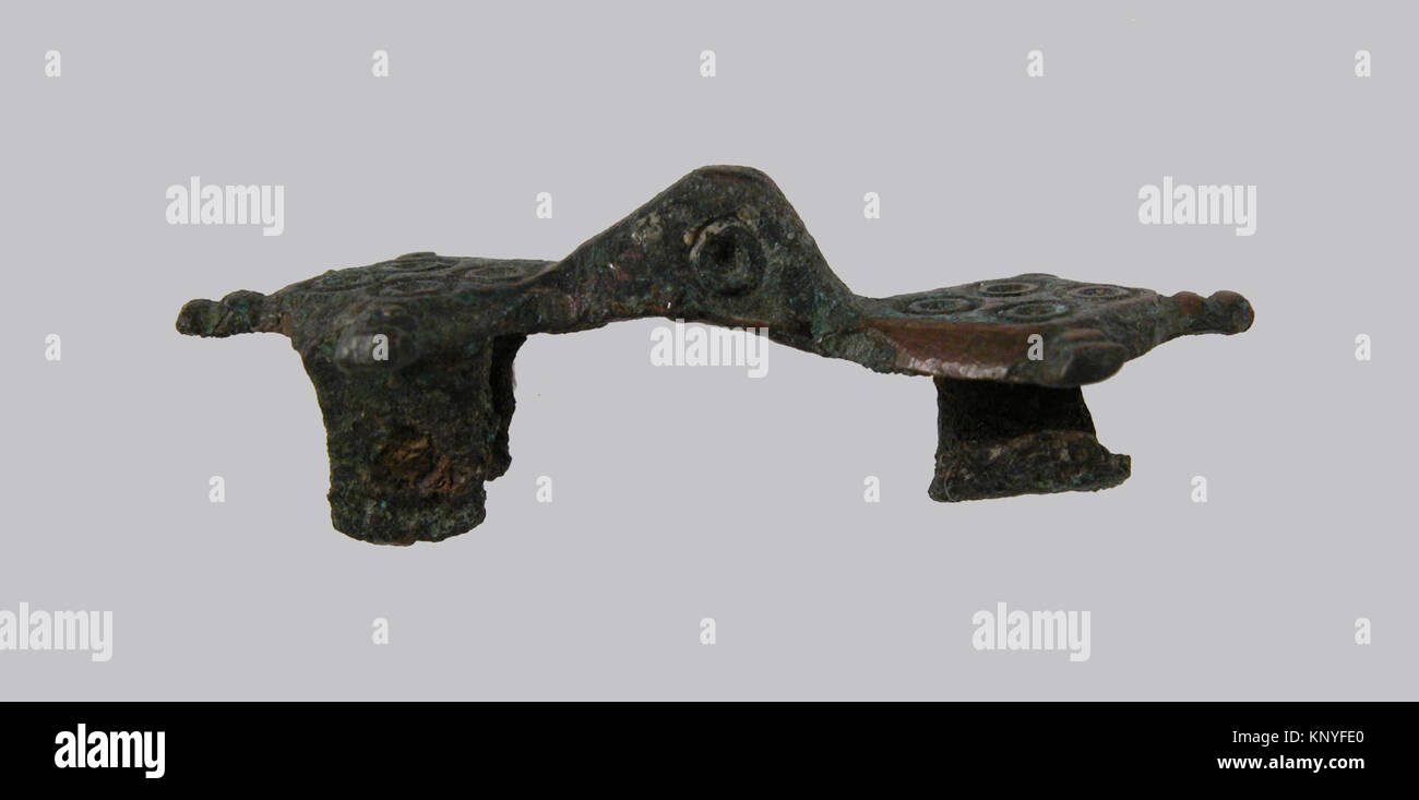 Spilla Equal-Arm incontrato sf17-191-293s3 465002 franchi, Equal-Arm spilla, ca. 650?750, in lega di rame, complessivo: 1 9/16 x 5/8 x 1/2 in. (4 x 1,6 x 1,2 cm). Il Metropolitan Museum of Art di New York. Dono di J. Pierpont Morgan, 1917 (17.191.293) Foto Stock