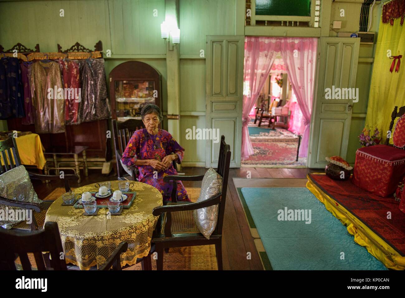 Interni di Villa Sentosa, conserve di casa tradizionale e museo vivente in Kampung Morten, Malacca, Malaysia. Foto Stock