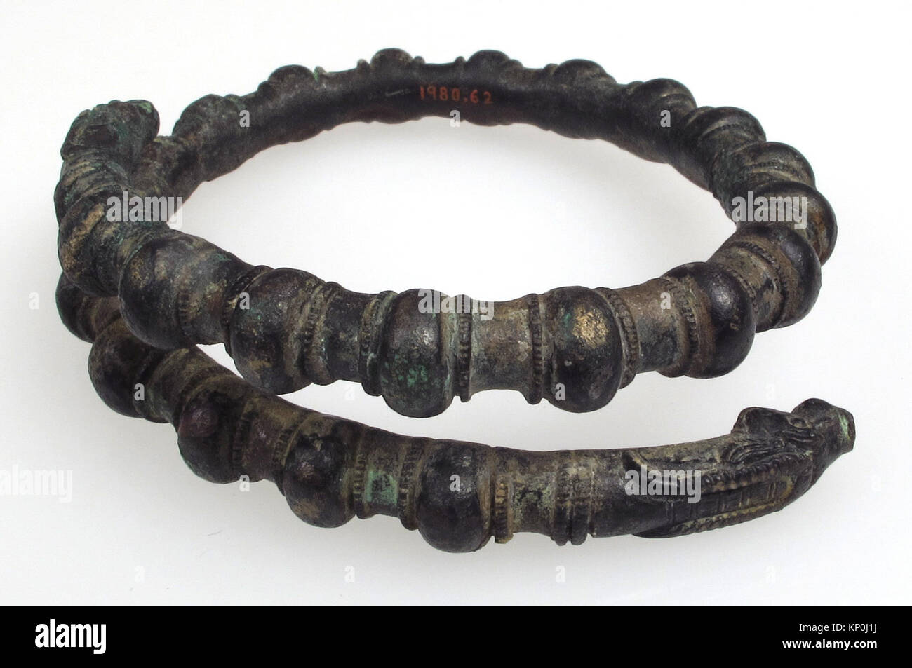 Bracciale incontrato sf1980-62s5 466066 Celtic, bracciale, ca. 400 A.C. bronzo fuso, complessivo: 3 15/16 x 3 1/4 x 1 1/16 in. (10 x 8,3 x 2,7 cm) gr. spessore (BAND): 3/8 in. (1 cm). Il Metropolitan Museum of Art di New York. Fondo Rogers, 1980 (1980.62) Foto Stock