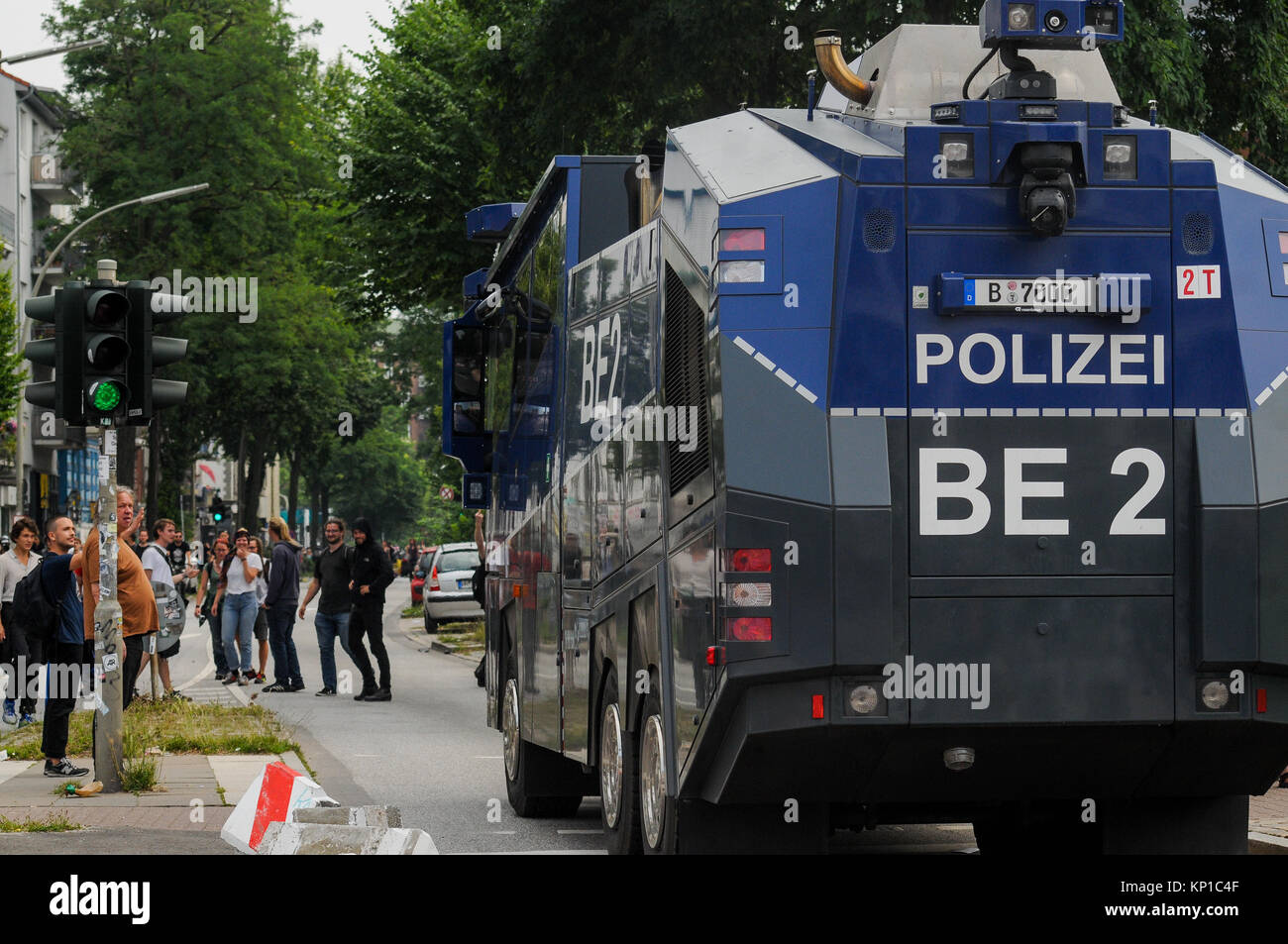 Vertice G20: Riot Police monta guard, Amburgo, Germania Foto Stock