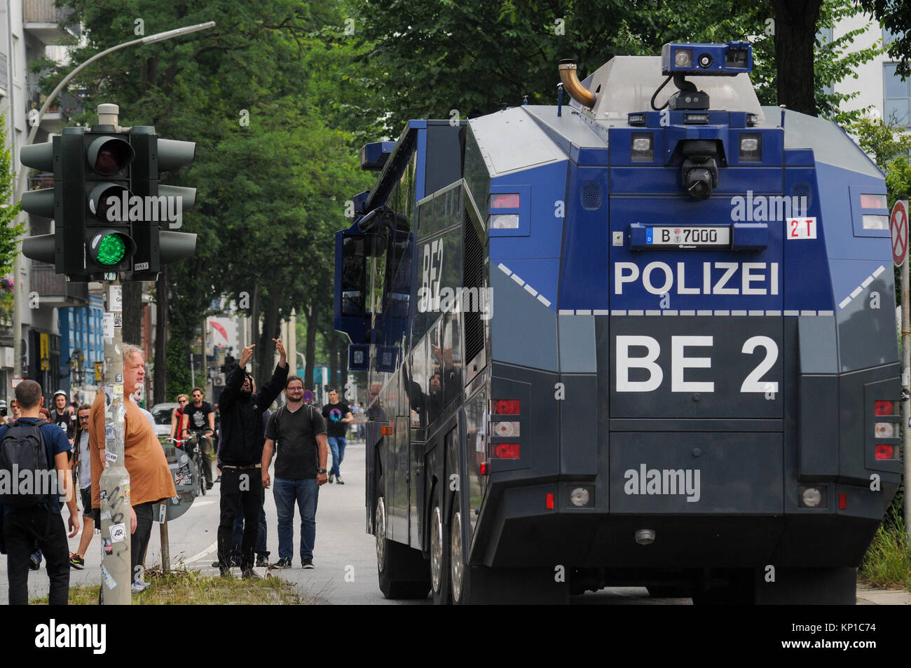 Vertice G20: Riot Police monta guard, Amburgo, Germania Foto Stock