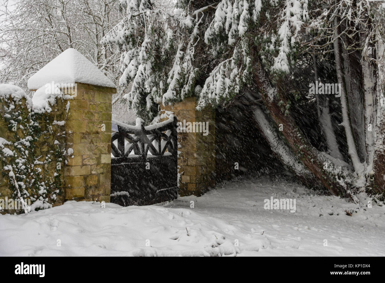 Cotswolds villaggio tradizionale scene invernali Foto Stock