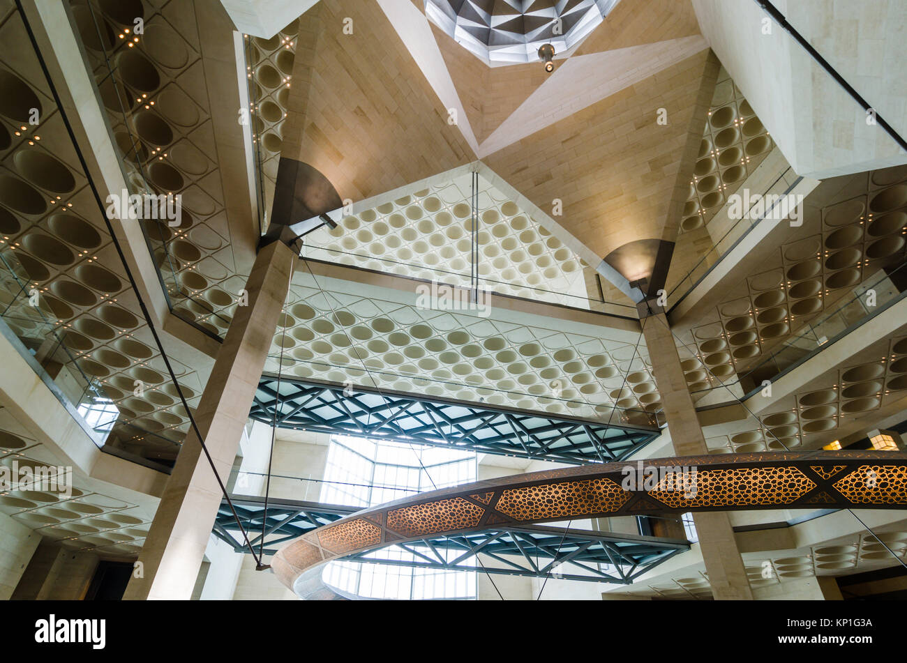 Il Museo di Arte Islamica, Doha (Qatar). Luglio 2017. Sala principale. Il museo è di Doha più pregiata icona architettonica, progettato dal famoso architetto Foto Stock