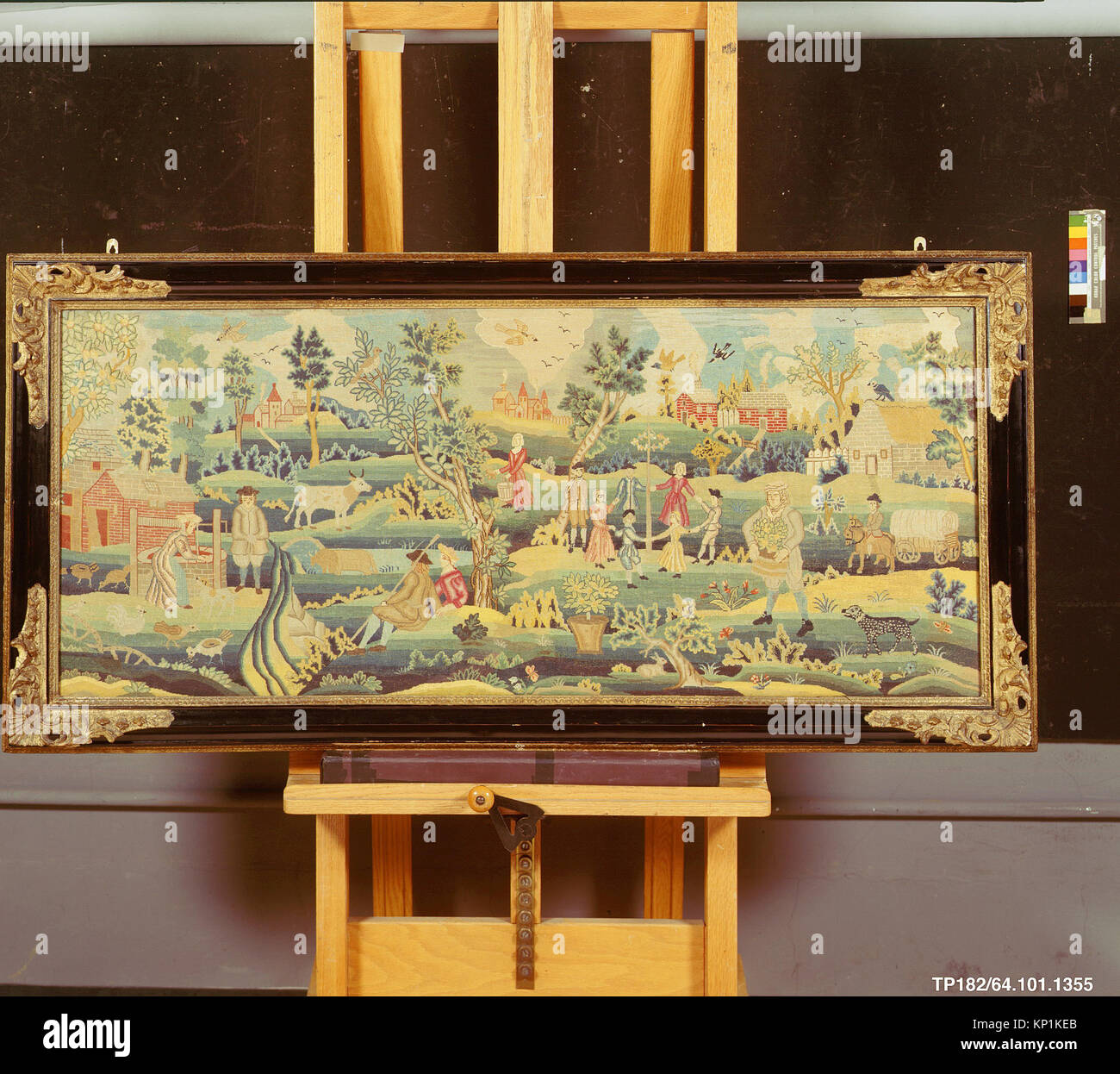 Un'immagine ricamata raffigurante una scena di Maypole della collezione del Metropolitan Museum, che mette in risalto l'arte tessile, le cuciture decorative e il design storico. Foto Stock Un'immagine ricamata raffigurante una scena di Maypole della collezione del Metropolitan Museum, che mette in risalto l'arte tessile, le cuciture decorative e il design storico. Foto Stock