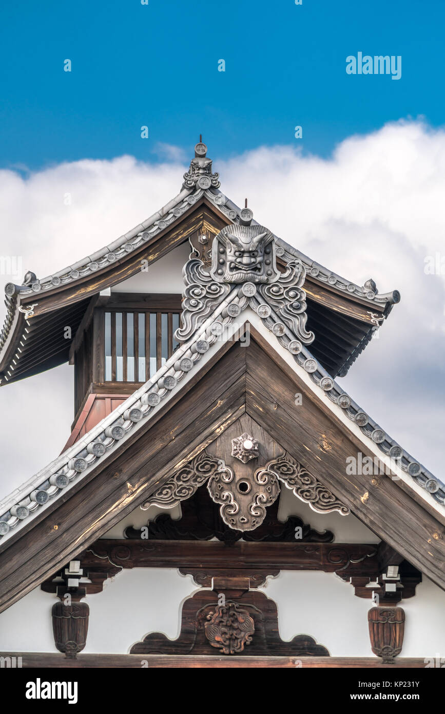 Kuri costruzione di Tenryu-ji tempio complesso. Onigawara (Orco tile), 'Tenryuji tempio' iscrizione in piastrelle circolare (marugawara), Mitsubanagegyo e Rok Foto Stock