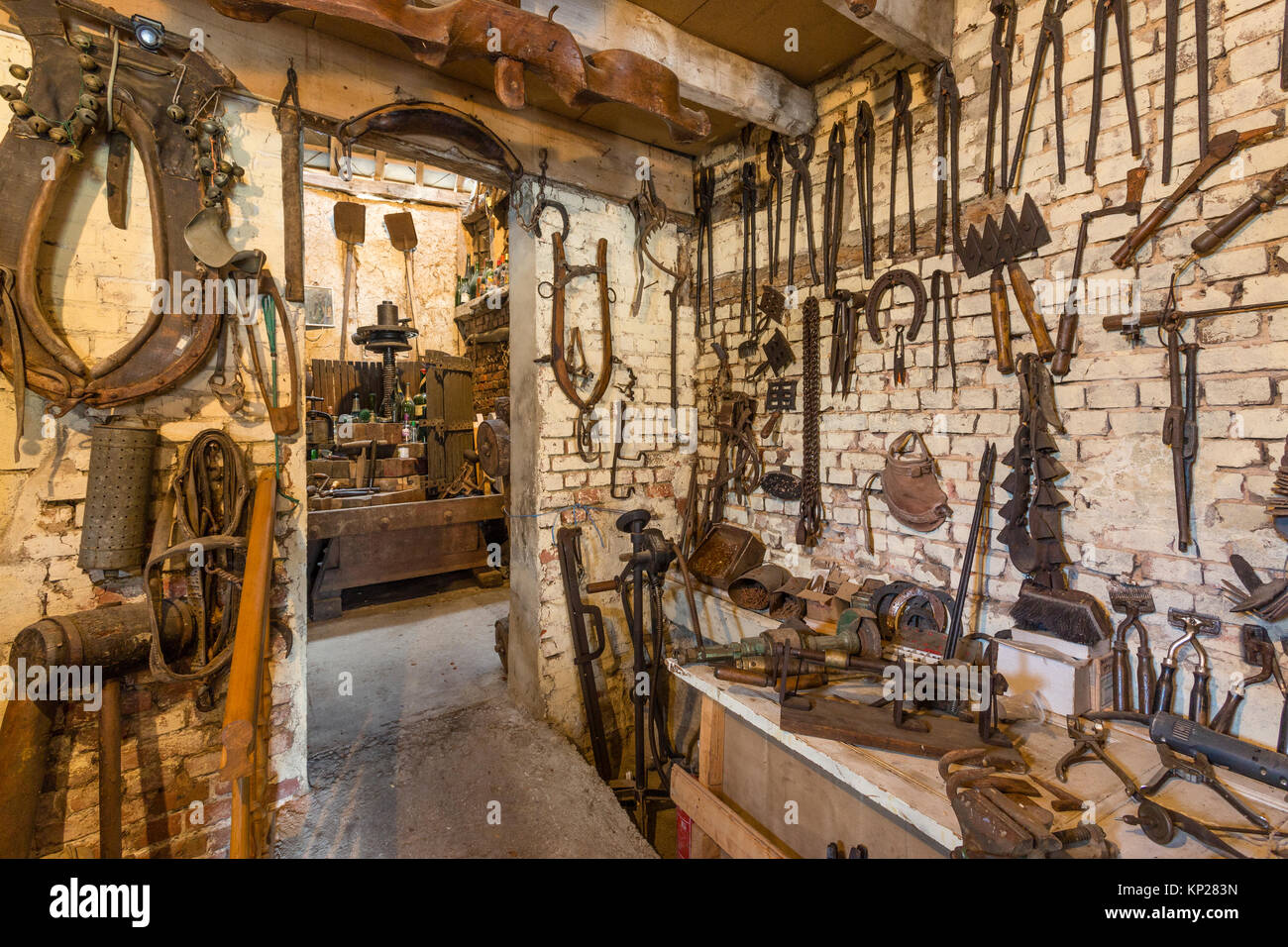 In Francia, in Aisne (02), Thiérache, Parfondeval, labellisé Les Plus Beaux Villages de France, il Musée de la Maison des outils d'antan // Francia, Aisne, Thierac Foto Stock