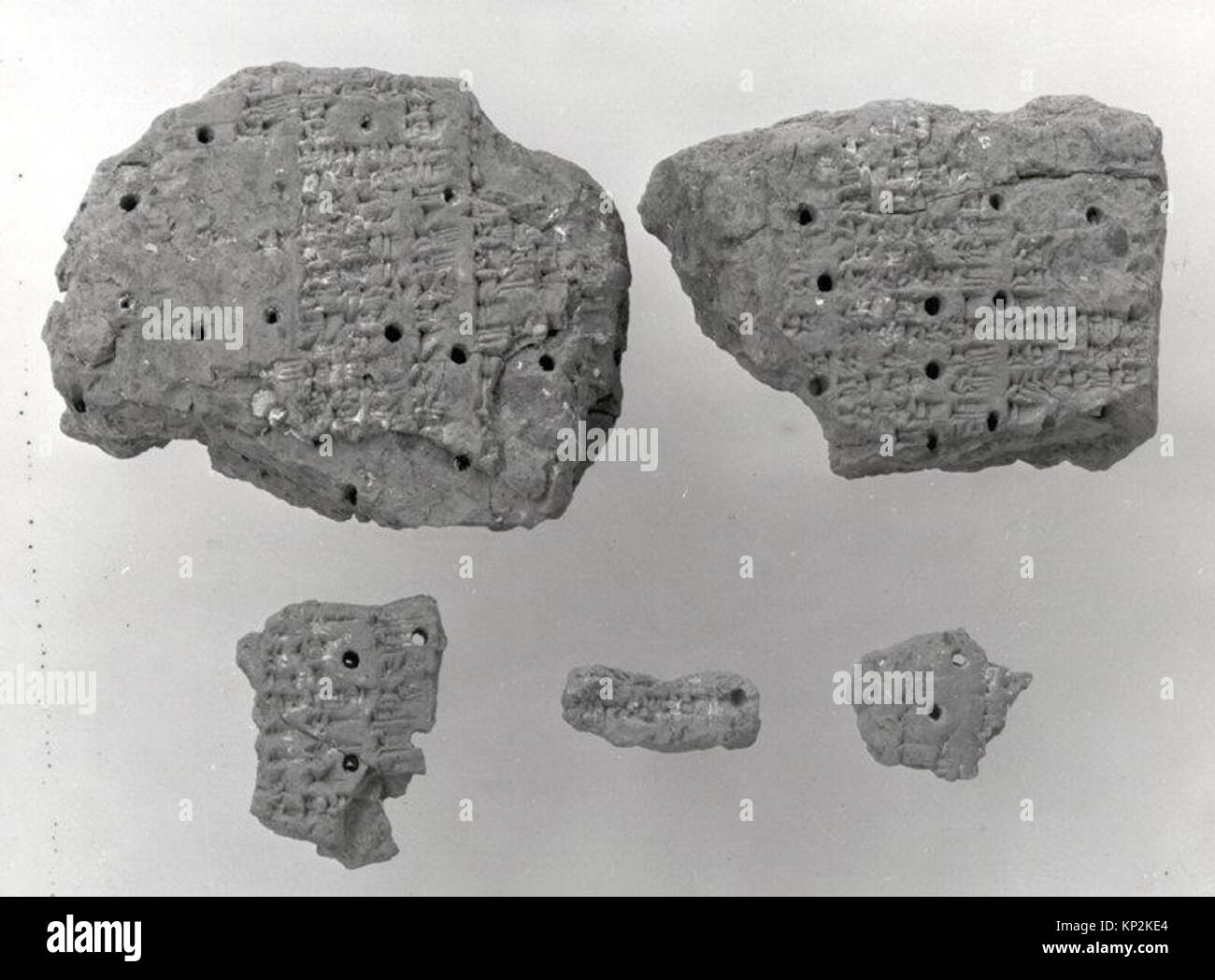 Questa tavoletta cuneiforme MET contiene sinonimi accadici per lo studio e scopi amministrativi nell'antica Mesopotamia. Foto Stock