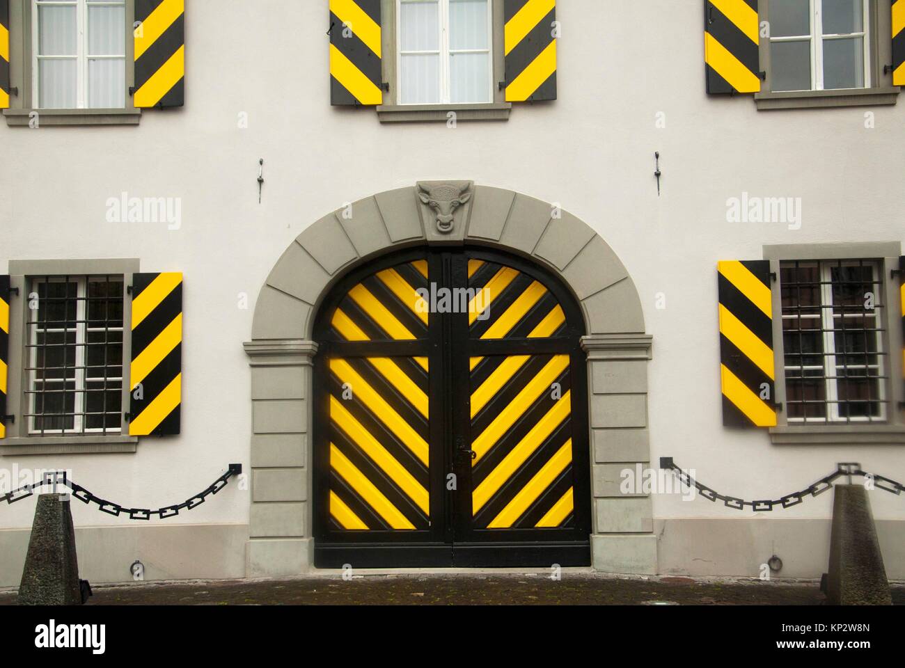 Facciata di edificio a Altdorf, Cantone di Uri, Svizzera Foto stock Alamy