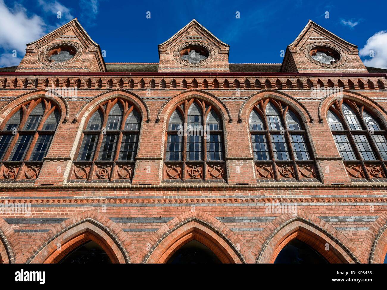 Gli ornati vecchio municipio di Knutsford, ora un edificio classificato Grade II, costruito nel 1871 da Alfred Waterhouse che ha progettato il Manchester Town Hall e Foto Stock