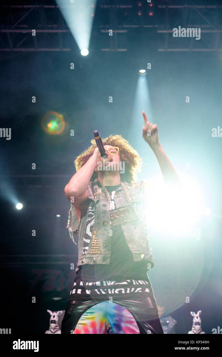 Il rapper americano, cantante e produttore musicale Redfoo esegue un concerto dal vivo presso lo Swiss music festival Argovia Fäscht 2016. La Svizzera, 11/06 2016. Foto Stock