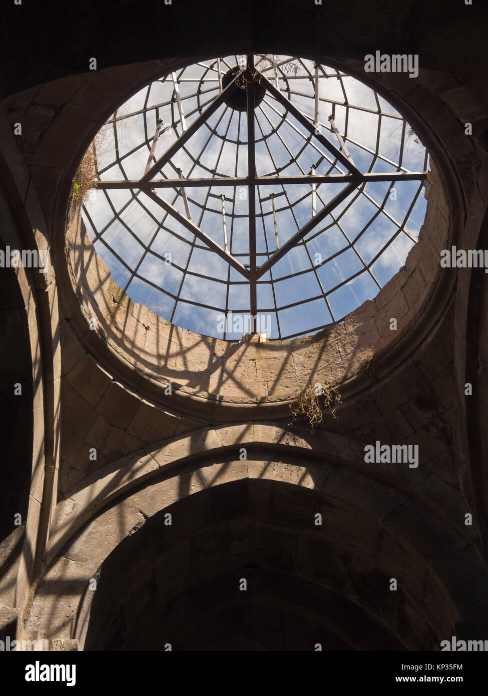 Interno della chiesa nel monastero Goshavank complesso nel villaggio di Gosh in Armenia risale a ca 1200 ANNUNCIO Foto Stock