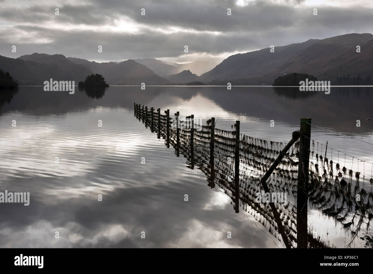 Derwent Water visto da frate la rupe, Keswick, nel distretto del lago. Cumbria, Regno Unito Foto Stock