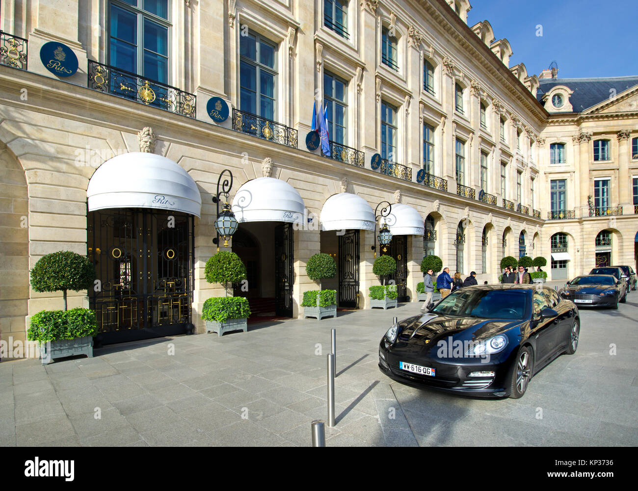 Parigi, Francia. Place Vendome (1° arr): Hotel Ritz Paris - hotel cinque stelle di lusso a Place Vendome 15 ( fondata 1898 da César Ritz,e chef francese, Au Foto Stock