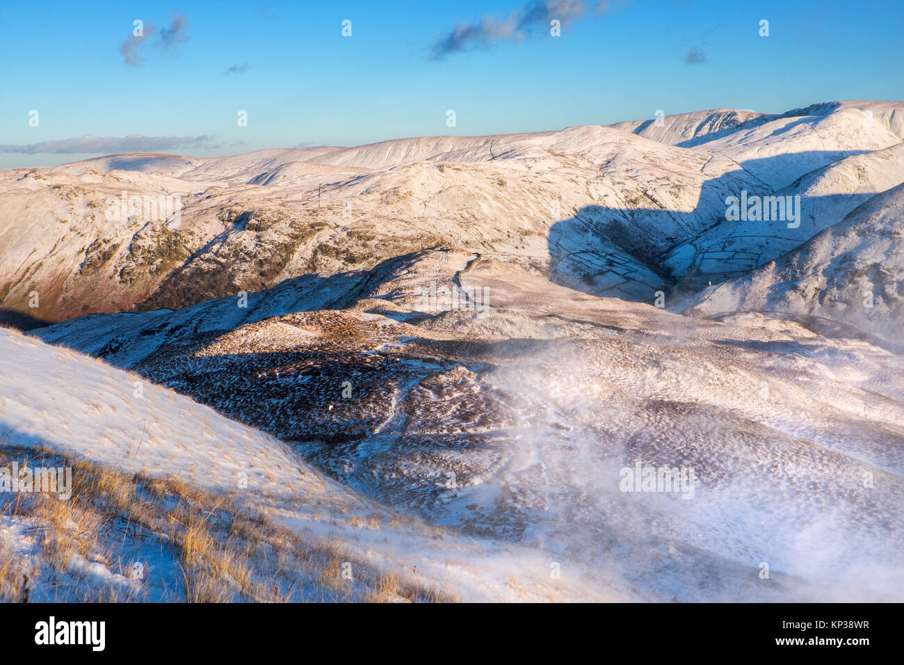 La Eastern Fells - Hayeswater,la Knott,High Street,alta sollevare, Grigio roccioso- in inverno, visto da St domenica falesia. Lake District Foto Stock