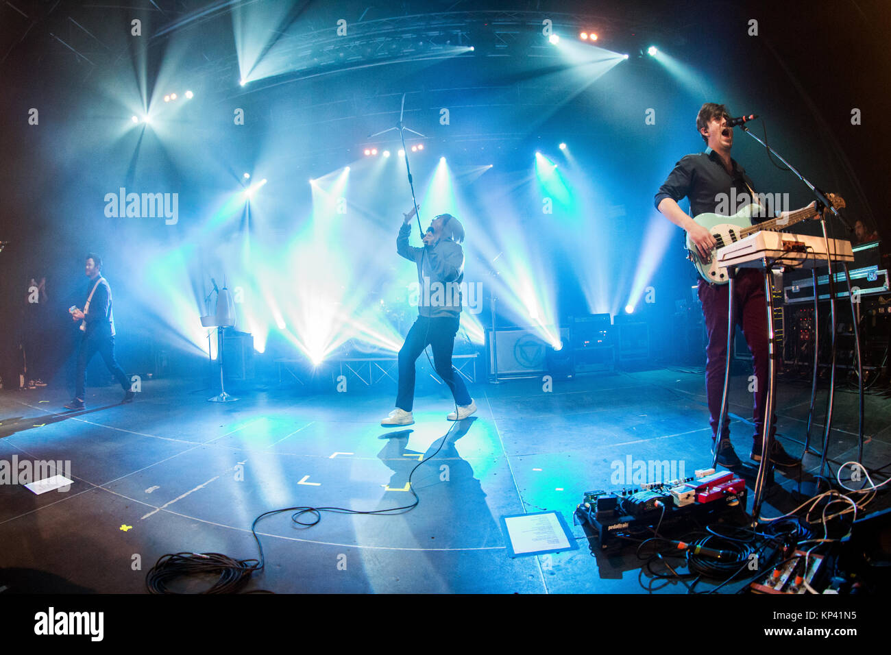 Cambiano d'agogna, Italia. Xiii Dec, 2017. La band inglese ENTER SHIKARI suona dal vivo sul palco a PalaPhenomenon durante il 'World Tour 2017/18' Credit: Rodolfo Sassano/Alamy Live News Foto Stock