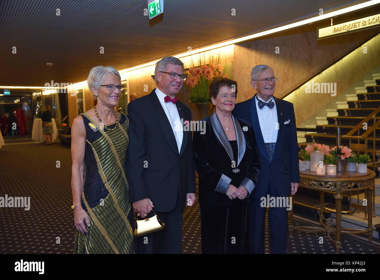 Oslo, Norvegia. Decimo Dec, 2017. Arrivo degli ospiti per il Premio Nobel per la pace a banchetto presso il Grand Hotel di Oslo. Credito: C) ImagesLive/ZUMA filo/Alamy Live News Foto Stock