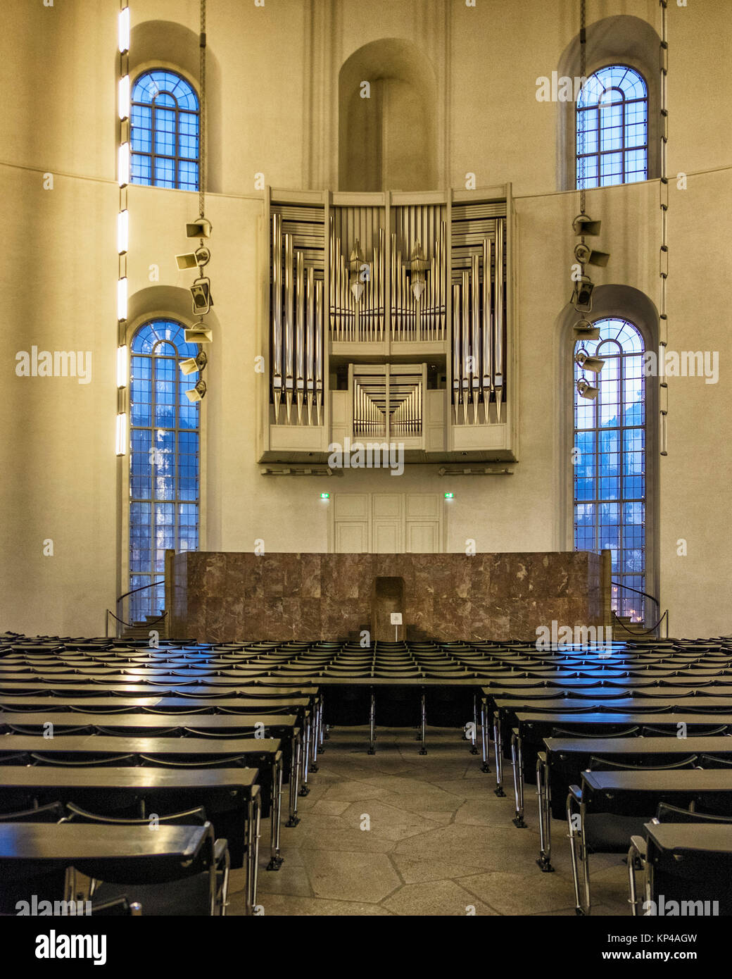 Frankfurt am Main, Hessen.Paulskirche, la chiesa di San Paolo interni.ovale Assembly hall con posti a sedere, finestre alte, organo. Utilizzato come luogo di incontro per firs Foto Stock