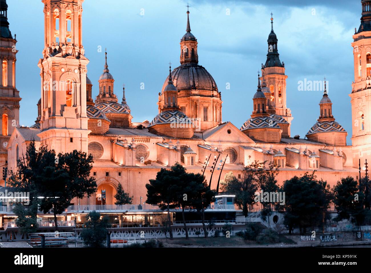 Catedral-Basílica de Nuestra Señora del Pilar de Zaragoza,  Cattedrale-Basilica della Madonna del Pilastro, Saragozza, Aragona, Spagna,  Europa Foto stock - Alamy