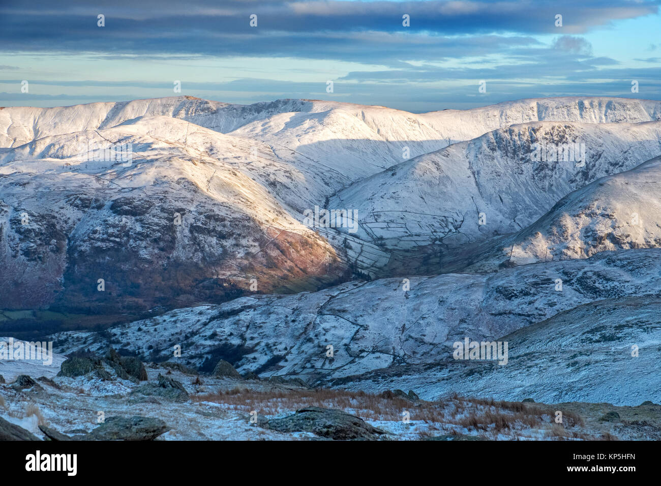 La Eastern Fells - Hayeswater,la Knott,High Street,alta sollevare, Grigio roccioso, Rampsgill testa - in inverno, visto freom St domenica falesia. Lake District Foto Stock