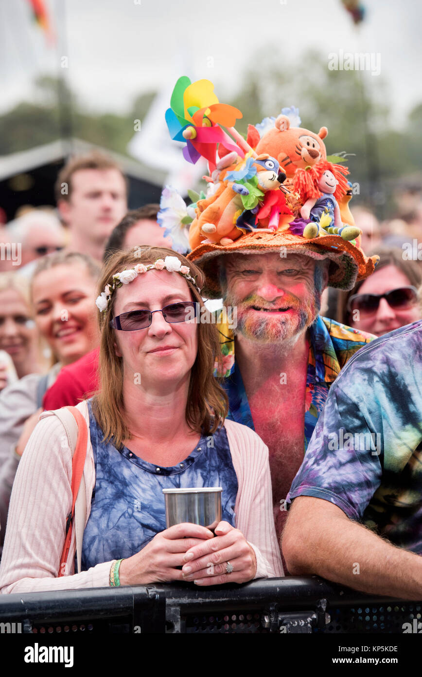 Ventole colorate di Jools Holland (& suo Rhythm & Blues Orchestra) esecuzione alla fase della piramide, Glastobury Festival 2017 Foto Stock