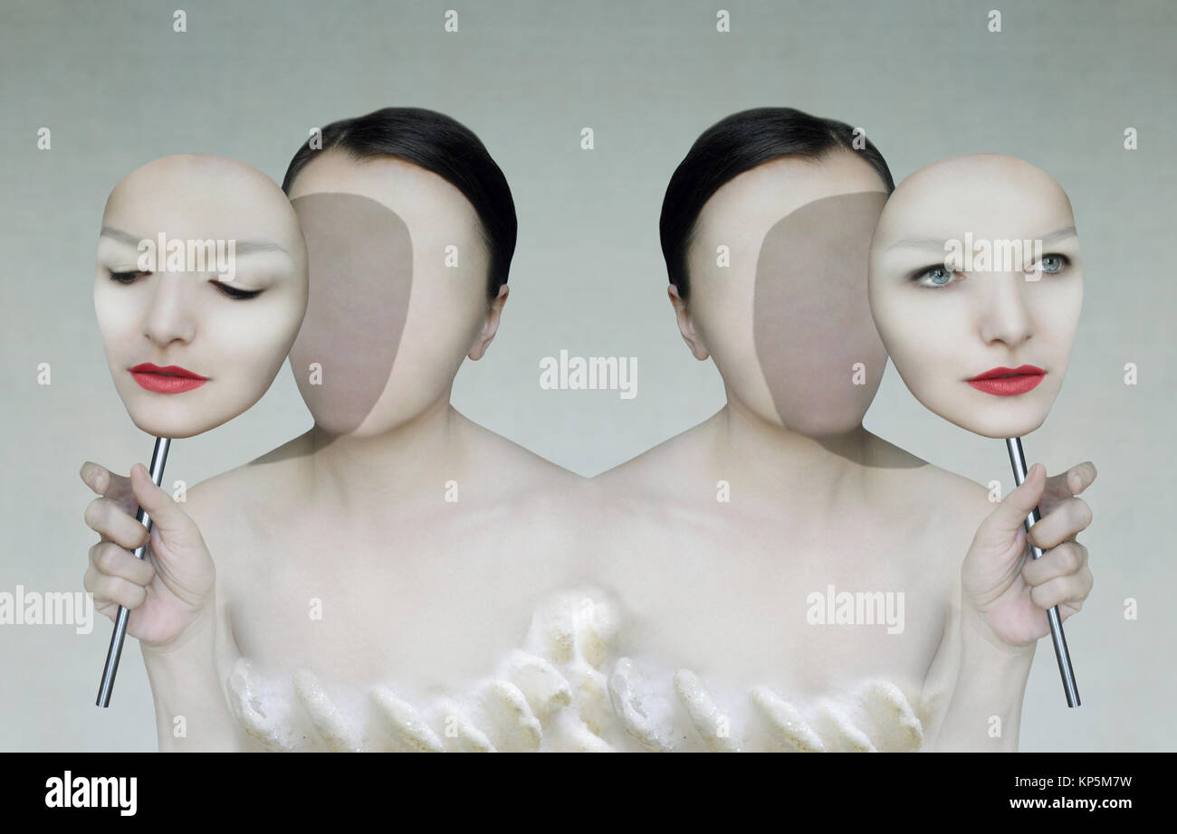 Surreale ritratto di due donne volto con le sue maschere viso Foto Stock