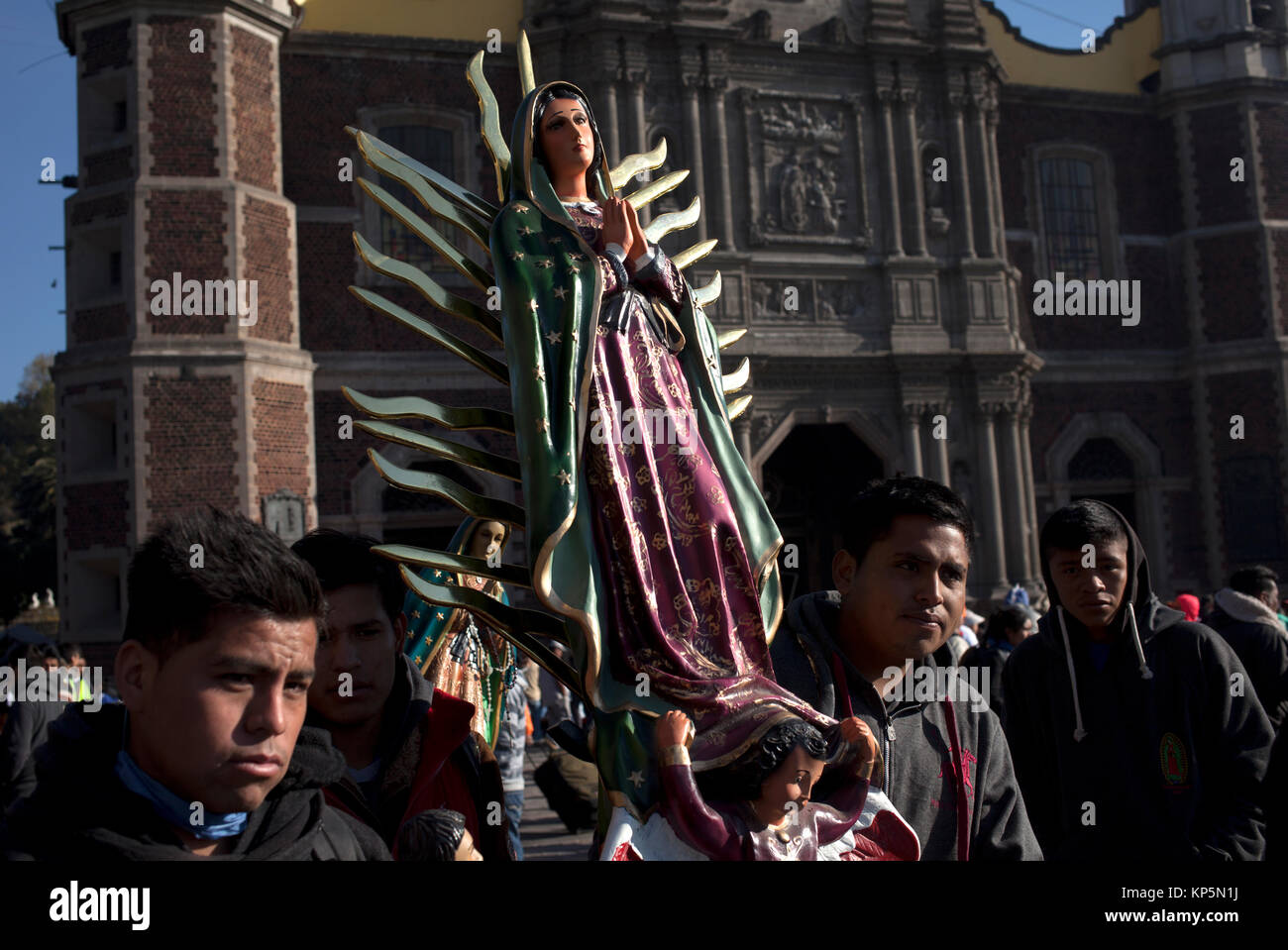 Pellegrini durante il pellegrinaggio annuale a Nuestra Se-ora de Guadalupe pellegrinaggio a Città del Messico Foto Stock