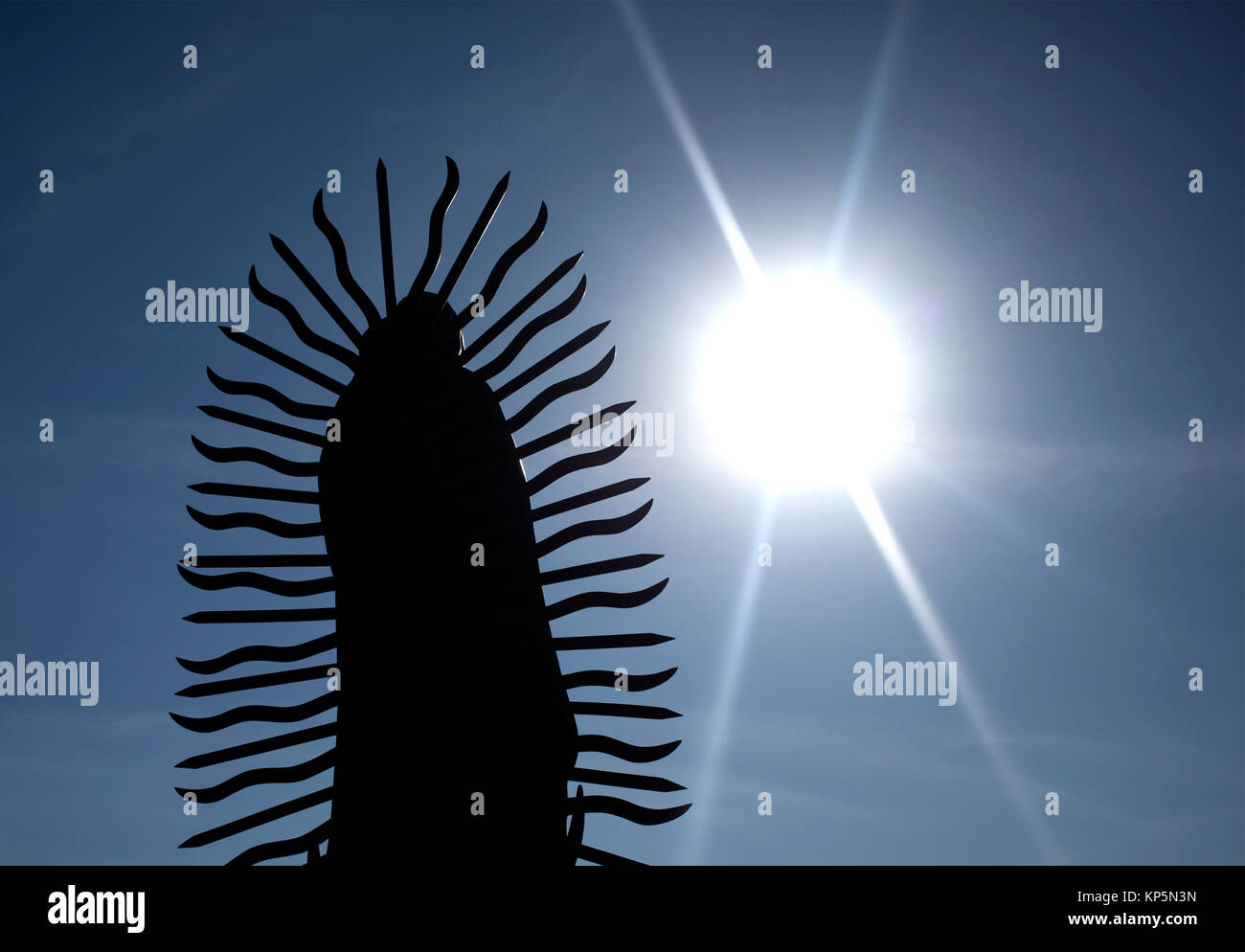 Una silhouette della Vergine di Guadalupe durante il pellegrinaggio annuale a Nuestra Se-ora de Guadalupe pellegrinaggio a Città del Messico Foto Stock