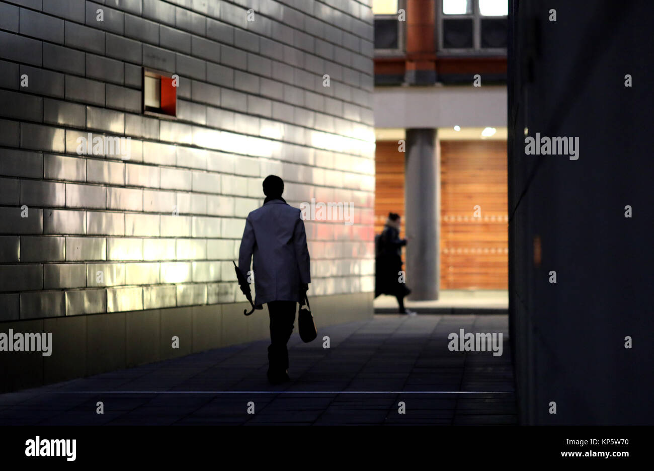 Moody scena notturna lavoratori Londra Centrale Foto Stock