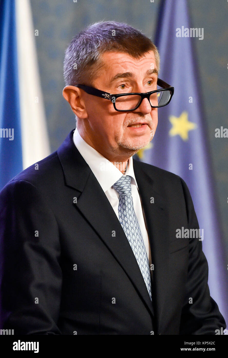 Primo ministro ceco Andrej Babis parla durante la conferenza stampa dopo il primo incontro di un nuovo governo ceco a Praga, Mercoledì, 13 Dicembre Foto Stock