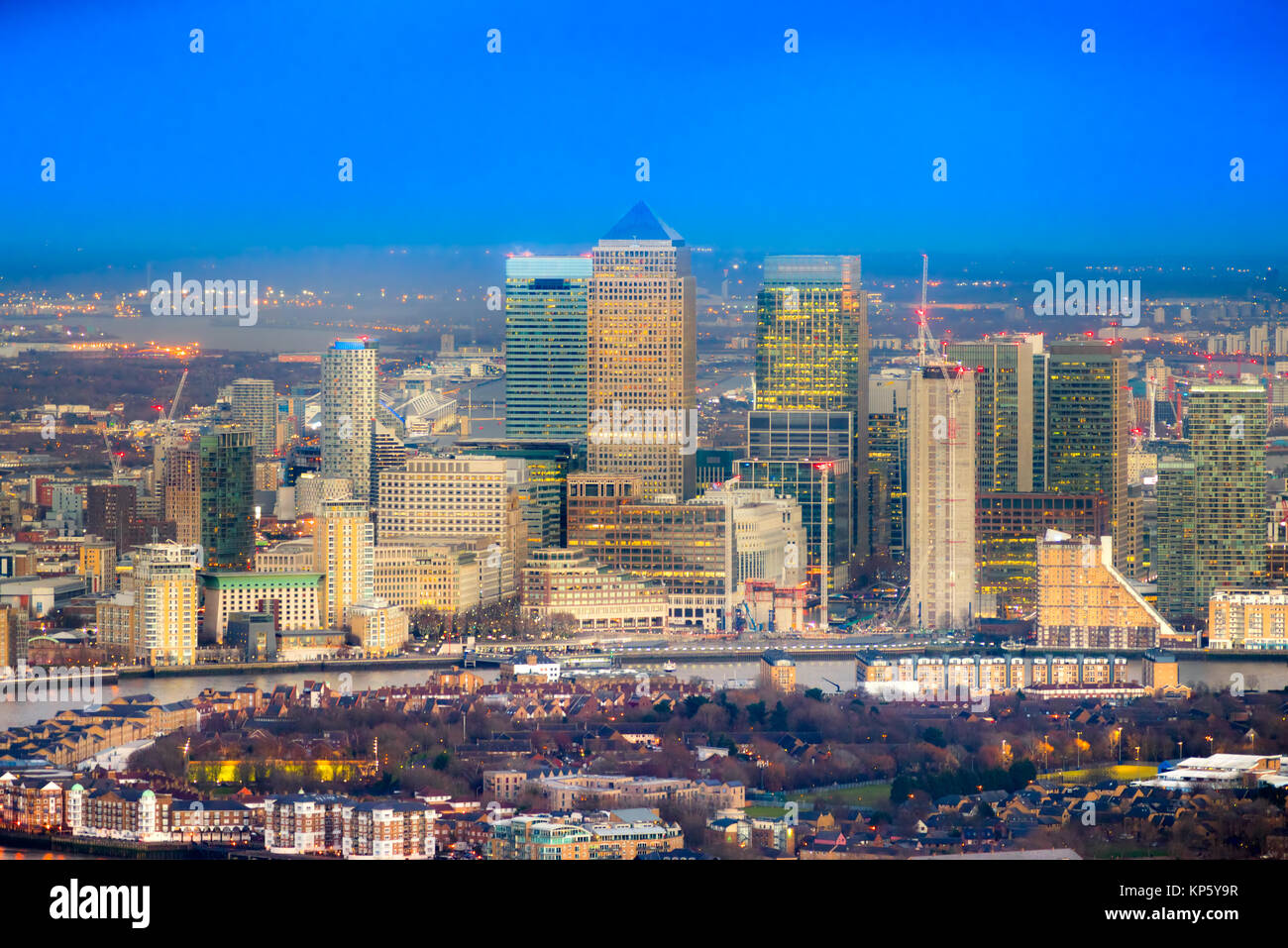 Canary Wharf grattacieli e fiume Thames, London, Regno Unito Foto Stock