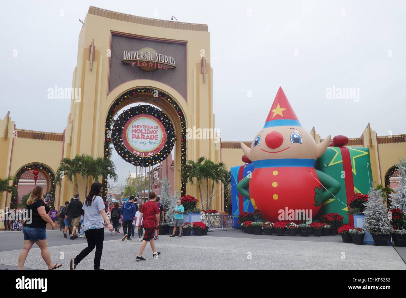 Le decorazioni di Natale all'ingresso agli Universal Studios Orlando, in Florida, Stati Uniti d'America. Foto Stock