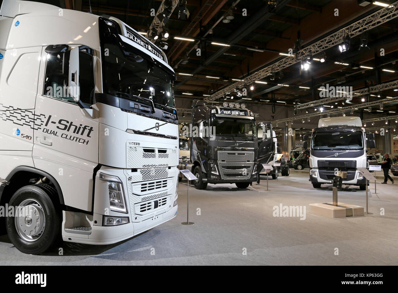 HELSINKI, Finlandia - 11 giugno 2015: Volvo Trucks presenta il loro Euro 6 carrello gamma al trasporto logistico 2015. Foto Stock