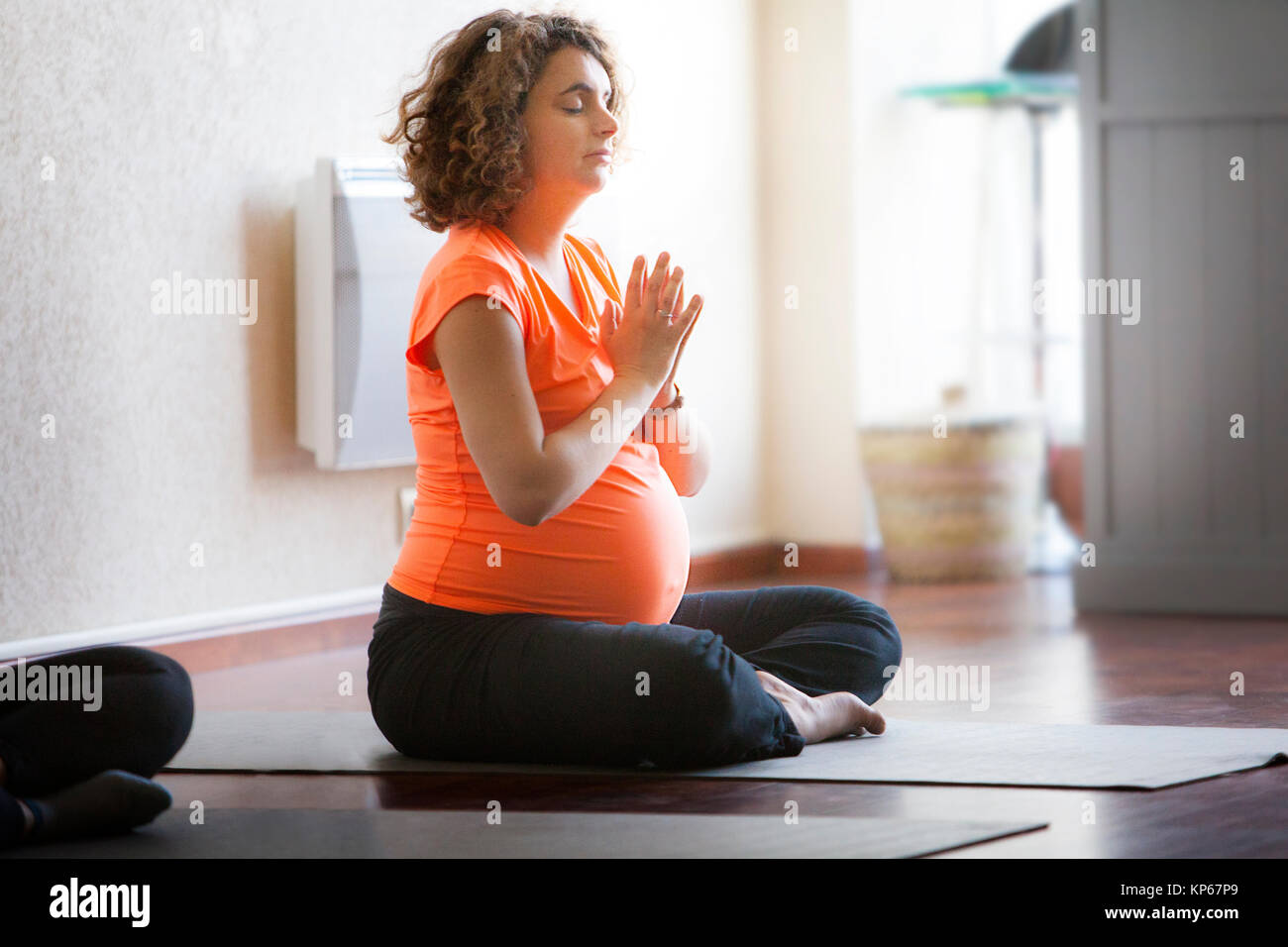 YOGA prenatale Foto Stock