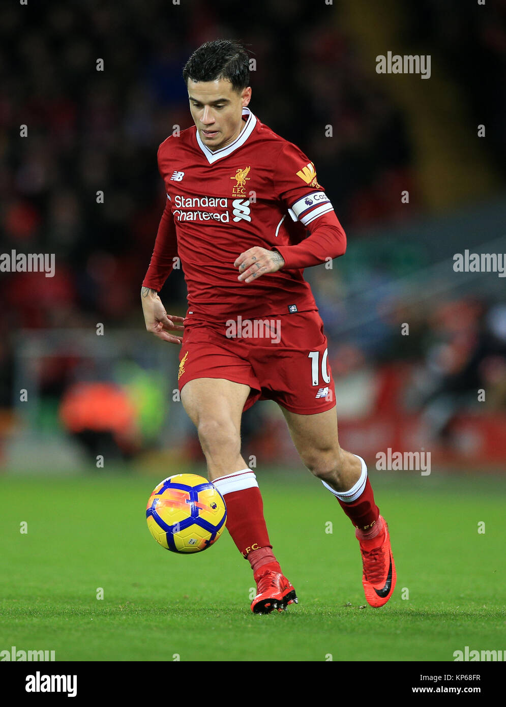 Philippe Coutinho di Liverpool durante la partita della Premier League ad Anfield, Liverpool. PREMERE ASSOCIAZIONE foto. Data immagine: Mercoledì 13 dicembre 2017. Vedi PA storia CALCIO Liverpool. Il credito fotografico dovrebbe essere: Peter Byrne/PA Wire. RESTRIZIONI: Nessun utilizzo con audio, video, dati, elenchi di apparecchi, logo di club/campionato o servizi "live" non autorizzati. L'uso in-match online è limitato a 75 immagini, senza emulazione video. Nessun utilizzo nelle scommesse, nei giochi o nelle pubblicazioni di singoli club/campionati/giocatori. Foto Stock