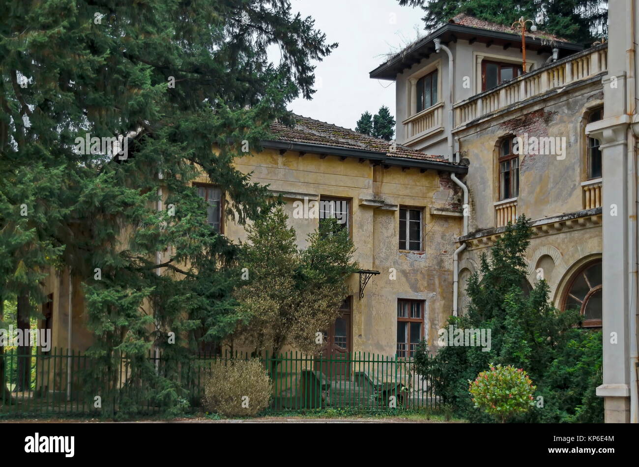 Frammento di autentica rovina a Vrana Palace in monumento nazionale di architettura del paesaggio Parco Museo Vrana, Sofia Foto Stock