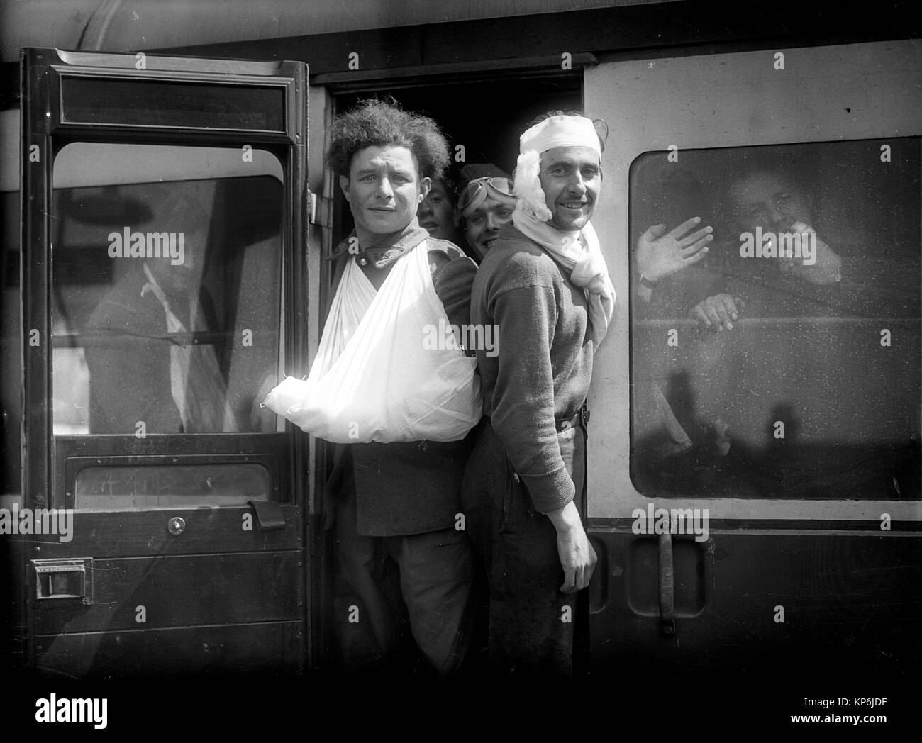Feriti le truppe francesi arrivano in Inghilterra dalle Fiandre, ferito in azione durante scontri intorno a Dunkerque 1 Giugno 1940 Foto Stock