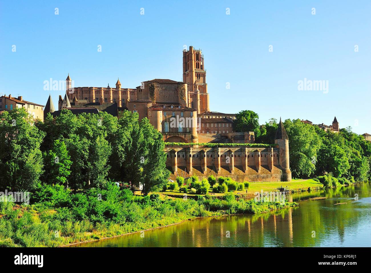 La Basilica Cattedrale di Santa Cecilia, XIII-XV e del fiume Tarn. La città di Albi, Dipartimento del Tarn, regione Occitanie, Francia Foto Stock