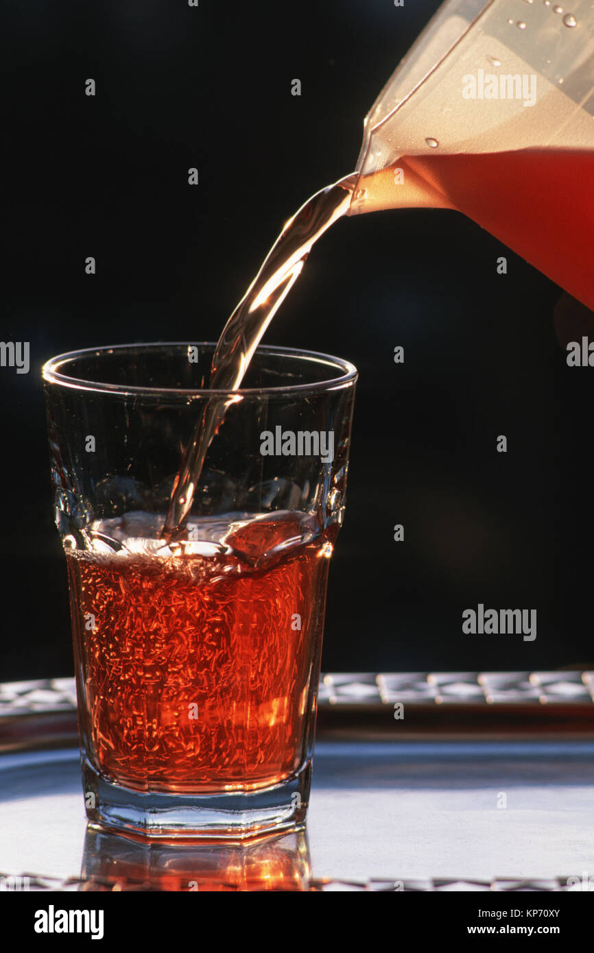 Ice Tea o il sidro di mela in vetro. Foto Stock