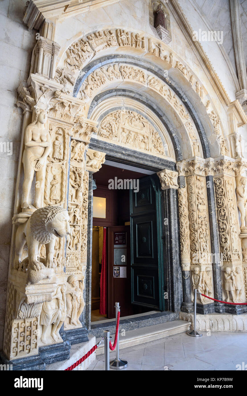 Cattedrale di St Lawrence, centro storico di Traù, Croazia Foto Stock