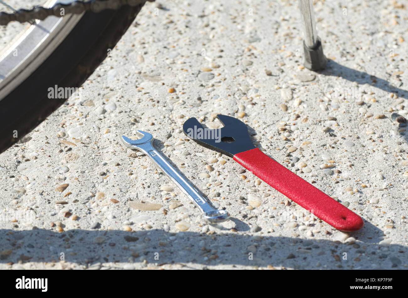 Bicicletta nero Closeup con cono chiave per strumenti Foto Stock