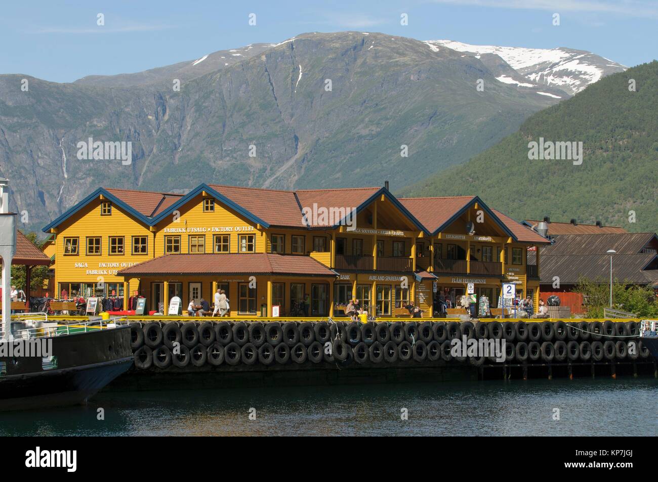 Flåm Harbour, Flåmsdalen, all'estremità interna del Aurlandsfjorden, un ramo del Sognefjorden, Sogn og Fjordane, fiordi, Norvegia Foto Stock