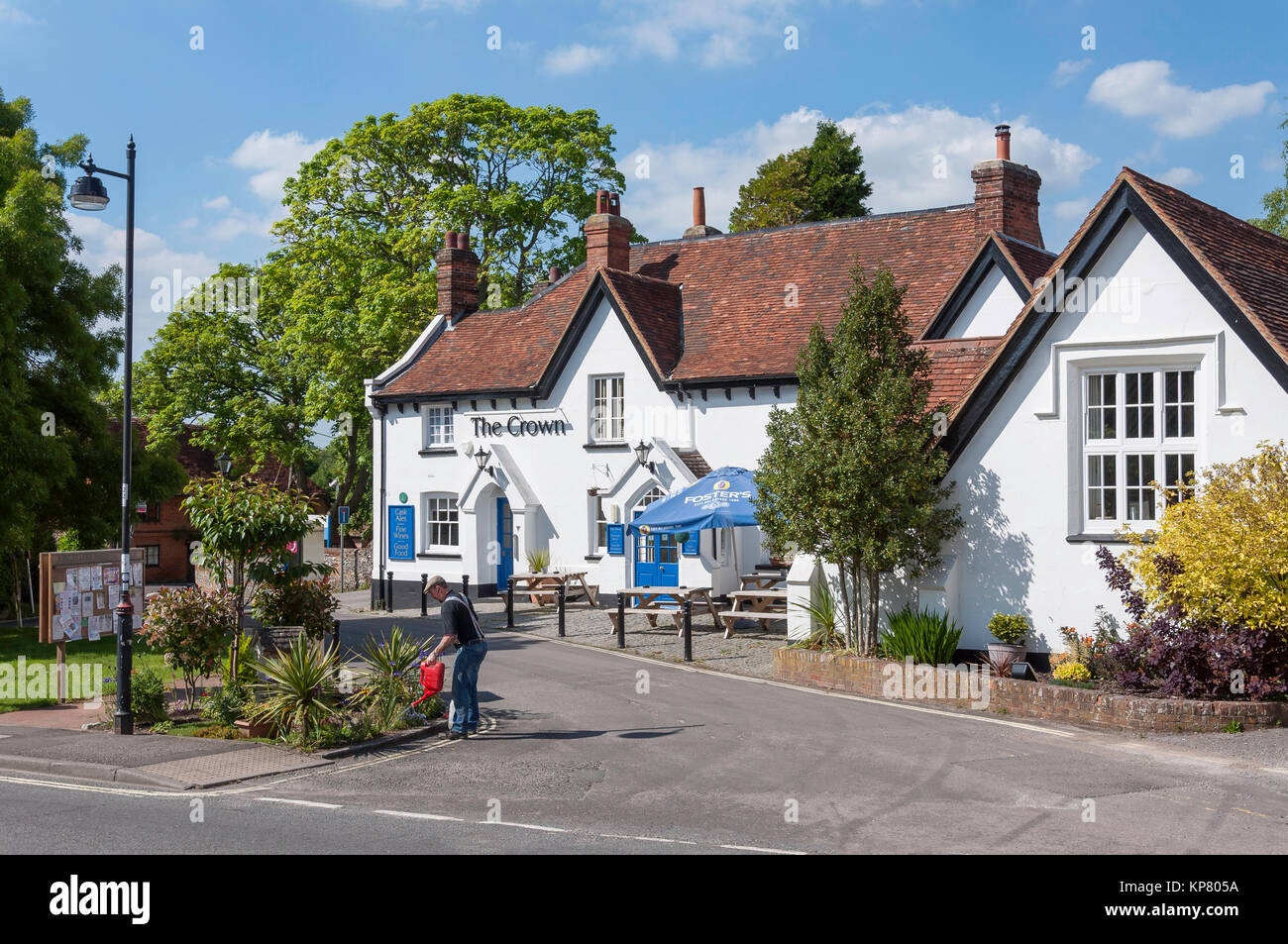 La corona Pub, Newbury Road, Kingsclere, Hampshire, Inghilterra, Regno Unito Foto Stock