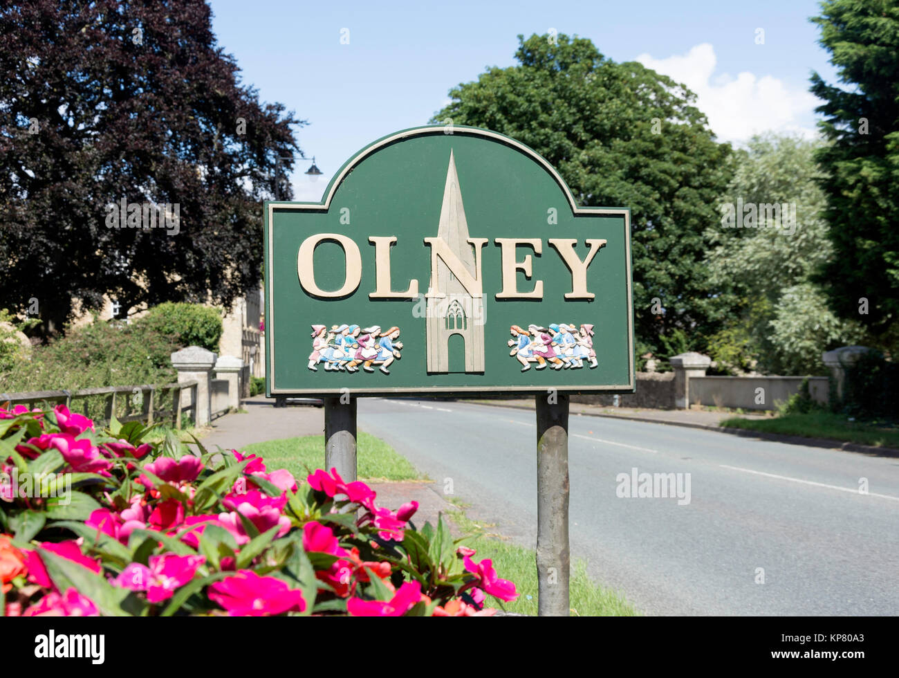 Entrata al paese segno, Bridge Street, Olney, Buckinghamshire, Inghilterra, Regno Unito Foto Stock