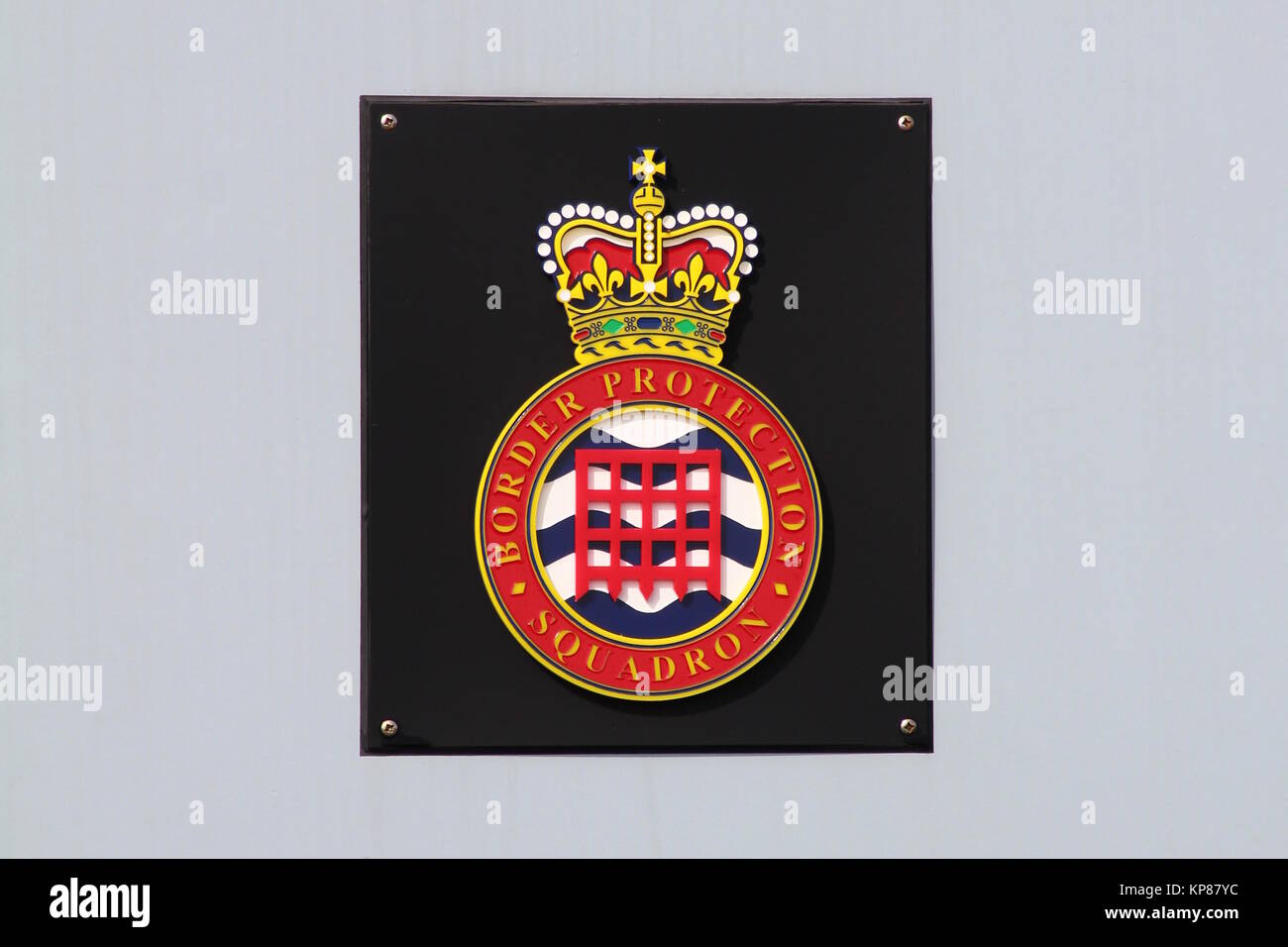 Il monogramma della protezione delle frontiere Squadron (UK Border Force), eseguito su HMC attivo, 20m di pattugliamento costiero nave gestita dalla UK Border vigore. Foto Stock