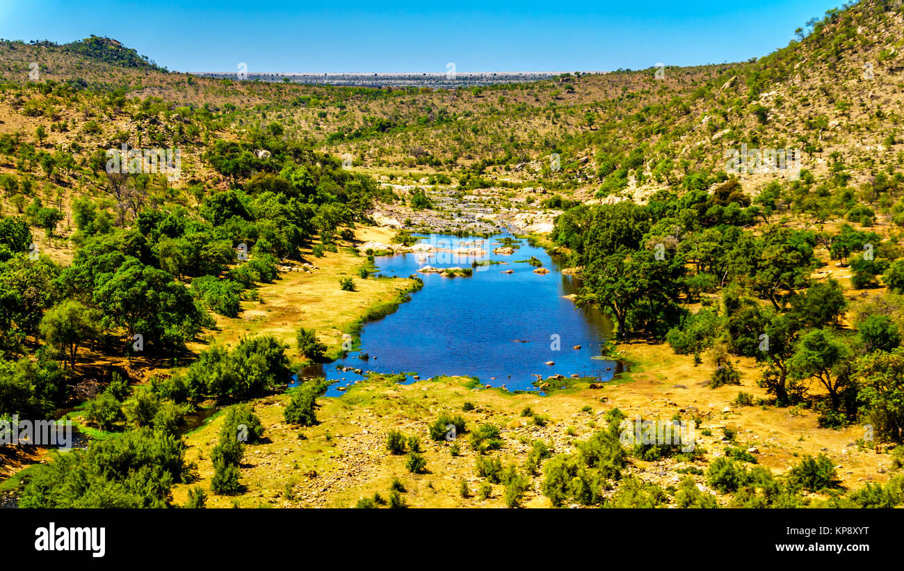 Vista aerea della zona circostante il fiume Ge-Selati dove si congiunge con il fiume Olifants nella parte settentrionale del parco di Kruger, Sud Africa Foto Stock