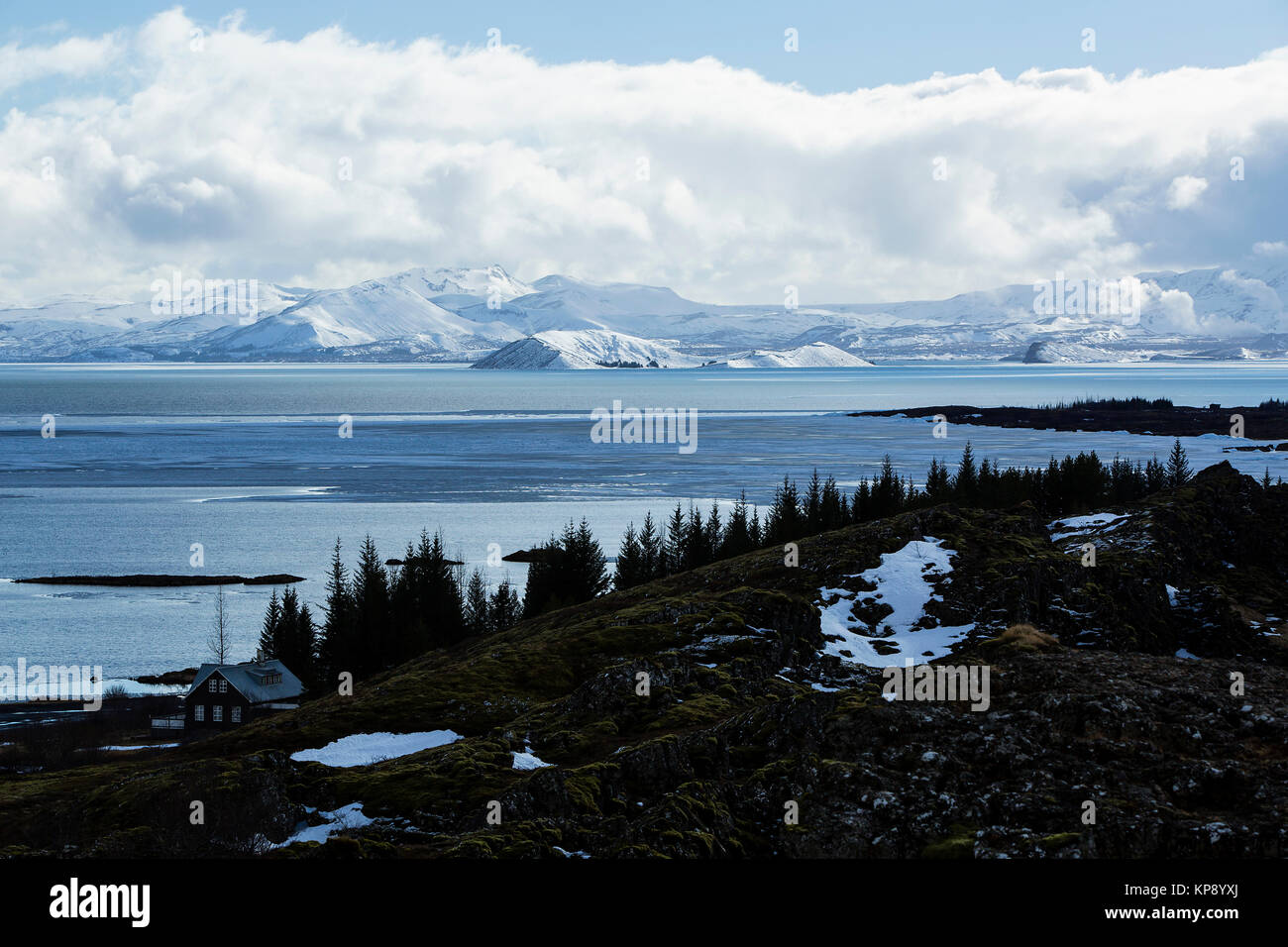 Thingvellir con il lago Pingvallavatn in Islanda, inverno Foto Stock