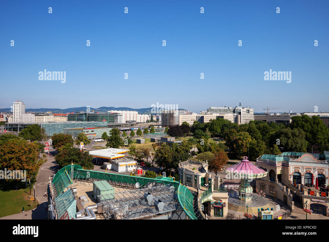 Vienna, la capitale dell'Austria cityscape dal parco divertimenti Prater, vista da sopra, Leopoldstadt 2dn distretto. Foto Stock