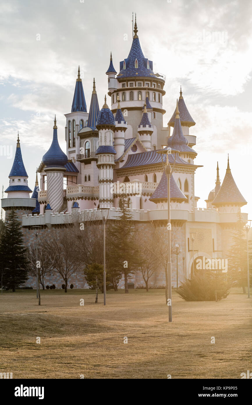 Castello delle Favole con Lens Flare in pubblico Parco Culturale, Eskisehir Foto Stock