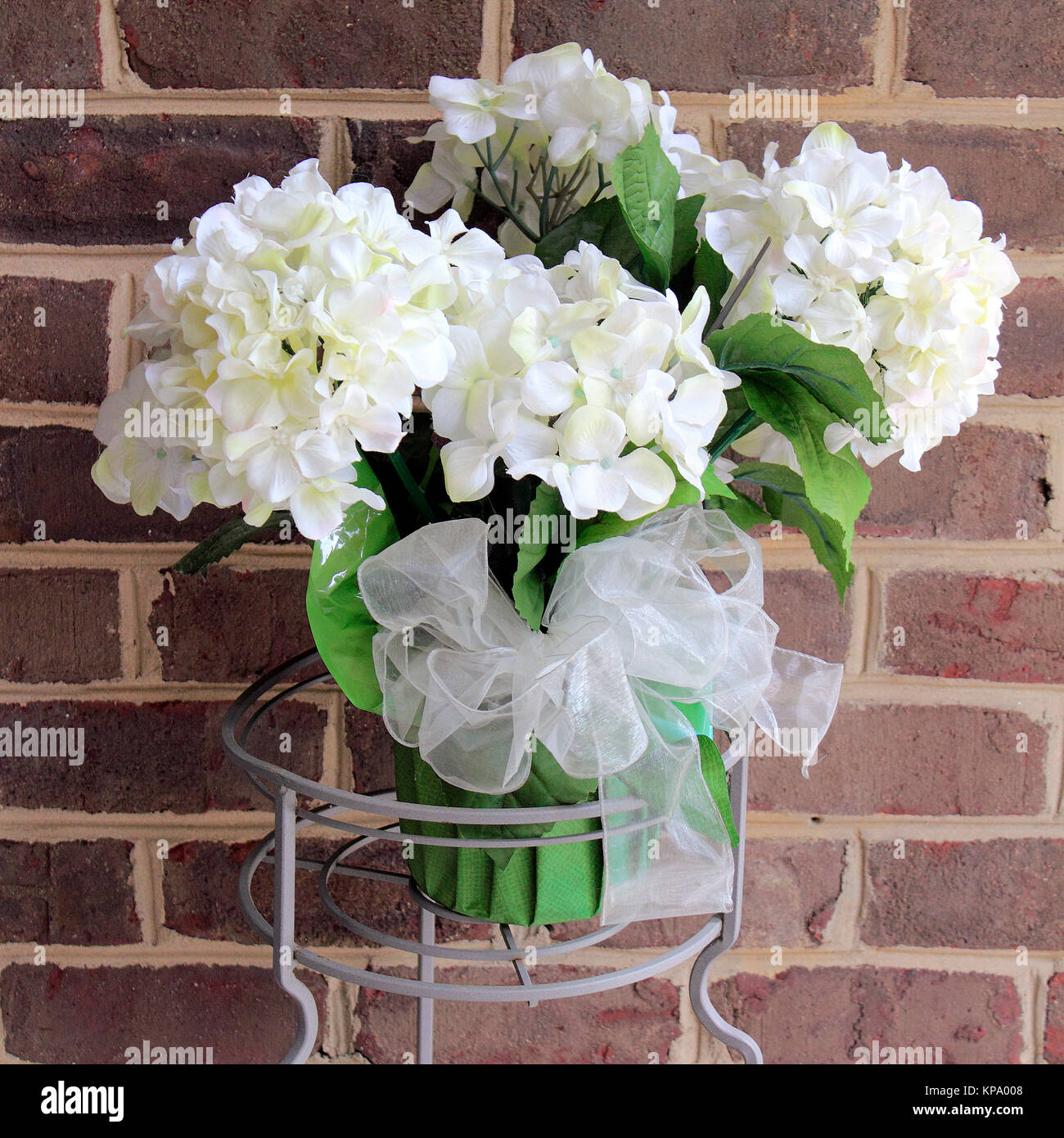 Artificiale bianco fiori di ortensie impianto Foto Stock